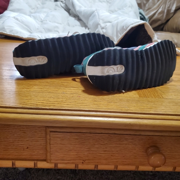 Nike Kids Pink and Green Sneakers Used Good Condition - Picture 6 of 7